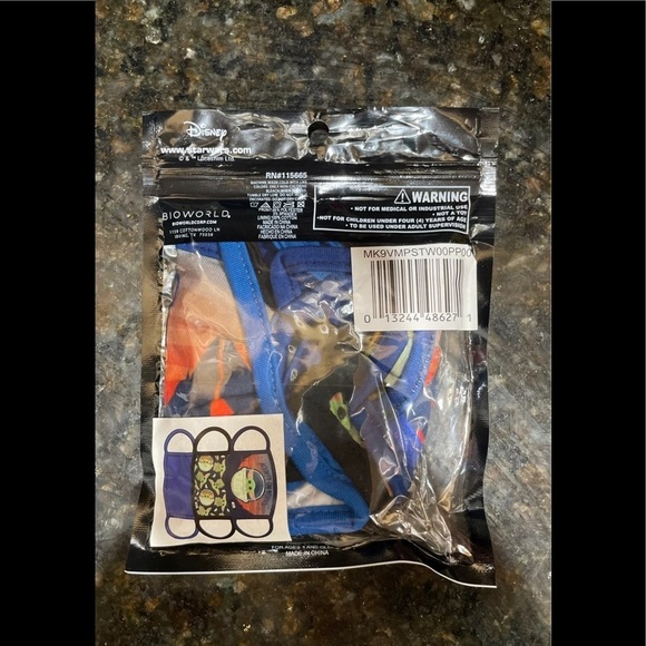 New Youth Kids 3 Pack BABY YODA Mandalorian Cloth Face Masks Star Wars SEALED - Picture 2 of 3